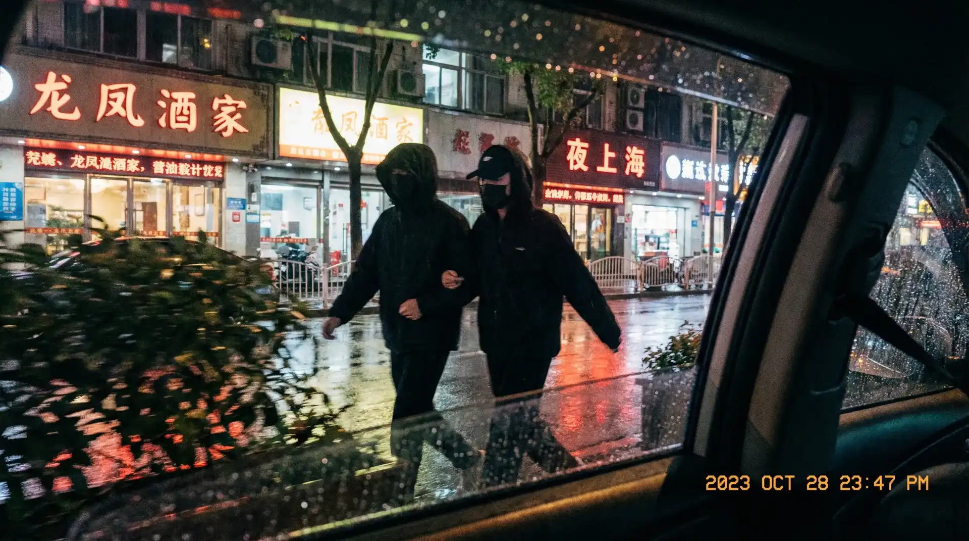 亿博体育 - 顶流明星深夜密会现场抓拍照片